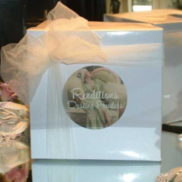 White Ruffles ~ 6 oz Scented Dusting Powder w/ Puff & Glass Stand by Ren… - Picture 6 of 7